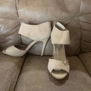 BCBG tan heels